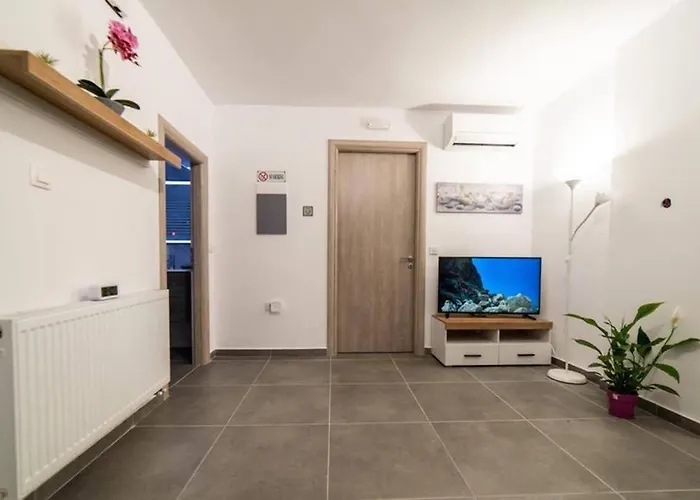 Brand New Aprt With Backyard In Lycabettus Hill !